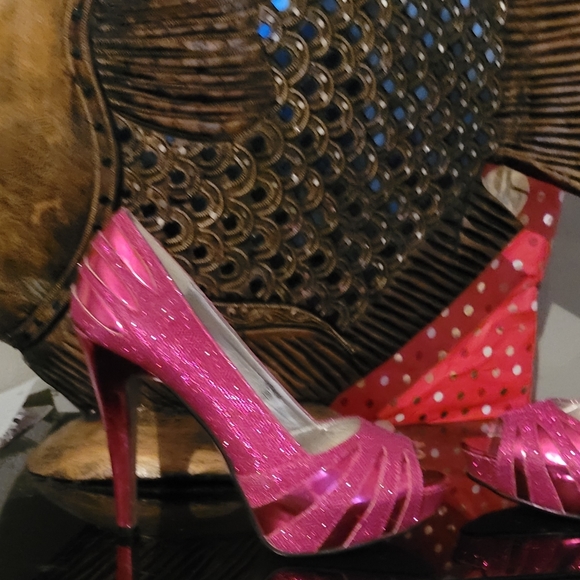 New Core Heels Beautiful! - Picture 4 of 5